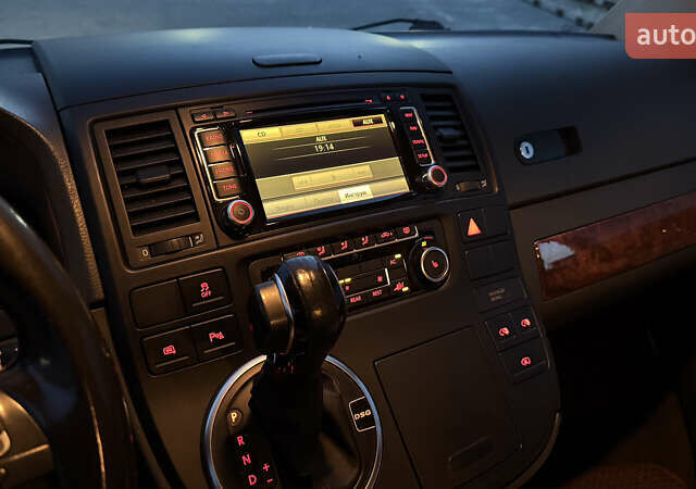 Коричневий Фольксваген Мультиван, об'ємом двигуна 2 л та пробігом 225 тис. км за 20000 $, фото 19 на Automoto.ua