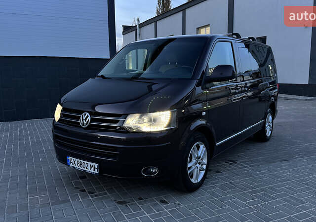 Коричневий Фольксваген Мультиван, об'ємом двигуна 2 л та пробігом 225 тис. км за 20000 $, фото 1 на Automoto.ua