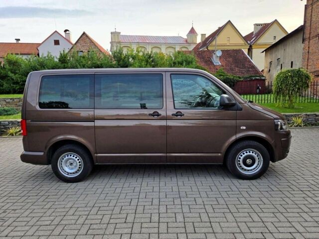 Коричневий Фольксваген Мультиван, об'ємом двигуна 2 л та пробігом 278 тис. км за 8000 $, фото 3 на Automoto.ua