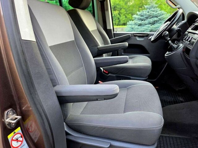 Коричневий Фольксваген Мультиван, об'ємом двигуна 2 л та пробігом 278 тис. км за 8200 $, фото 14 на Automoto.ua