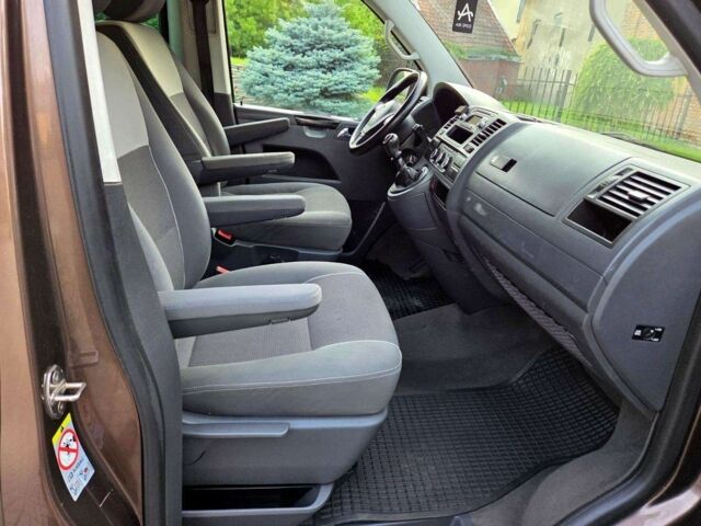 Коричневый Фольксваген Мультиван, объемом двигателя 2 л и пробегом 278 тыс. км за 8000 $, фото 13 на Automoto.ua