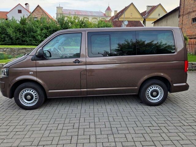 Коричневий Фольксваген Мультиван, об'ємом двигуна 2 л та пробігом 278 тис. км за 8150 $, фото 4 на Automoto.ua