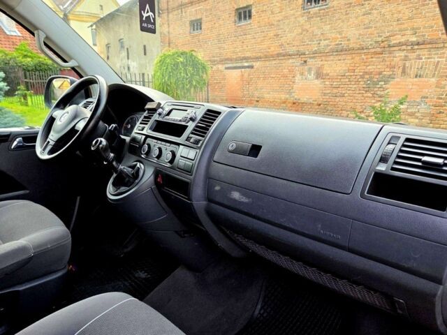 Коричневий Фольксваген Мультиван, об'ємом двигуна 2 л та пробігом 278 тис. км за 8000 $, фото 12 на Automoto.ua