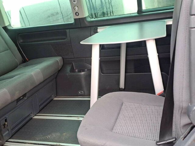 Коричневий Фольксваген Мультиван, об'ємом двигуна 2 л та пробігом 278 тис. км за 8200 $, фото 17 на Automoto.ua