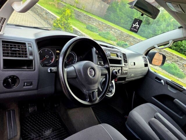 Коричневий Фольксваген Мультиван, об'ємом двигуна 2 л та пробігом 278 тис. км за 8150 $, фото 12 на Automoto.ua