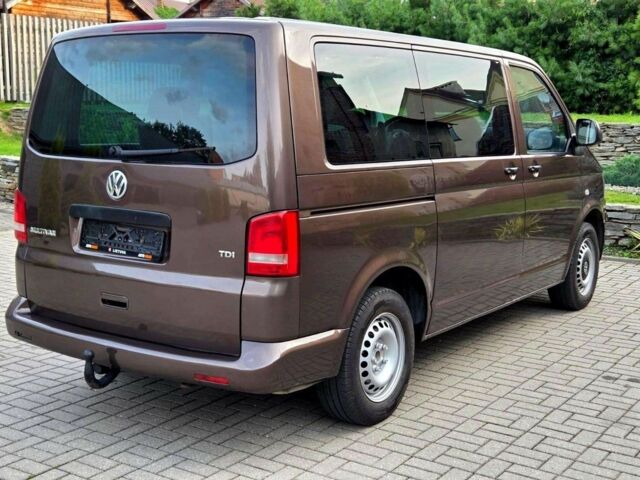 Коричневий Фольксваген Мультиван, об'ємом двигуна 2 л та пробігом 278 тис. км за 8200 $, фото 9 на Automoto.ua