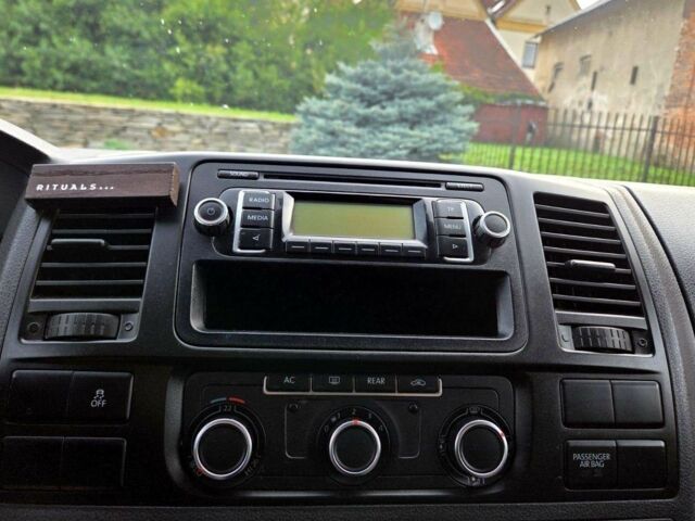 Коричневий Фольксваген Мультиван, об'ємом двигуна 2 л та пробігом 278 тис. км за 8000 $, фото 21 на Automoto.ua