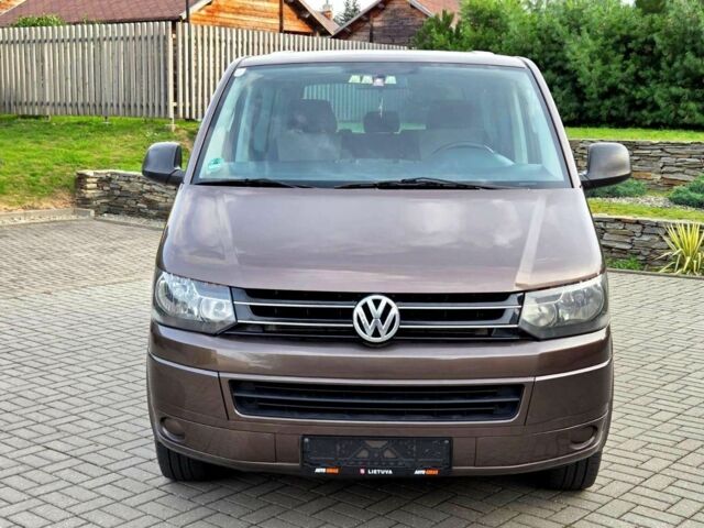 Коричневий Фольксваген Мультиван, об'ємом двигуна 2 л та пробігом 278 тис. км за 8000 $, фото 1 на Automoto.ua