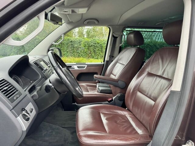 Коричневий Фольксваген Мультиван, об'ємом двигуна 2 л та пробігом 226 тис. км за 10200 $, фото 18 на Automoto.ua