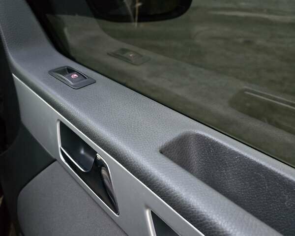 Коричневый Фольксваген Мультиван, объемом двигателя 1.97 л и пробегом 325 тыс. км за 25000 $, фото 26 на Automoto.ua