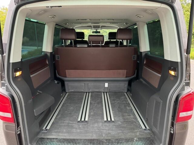 Коричневий Фольксваген Мультиван, об'ємом двигуна 2 л та пробігом 226 тис. км за 10200 $, фото 17 на Automoto.ua