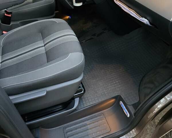 Коричневый Фольксваген Мультиван, объемом двигателя 1.97 л и пробегом 325 тыс. км за 25000 $, фото 24 на Automoto.ua