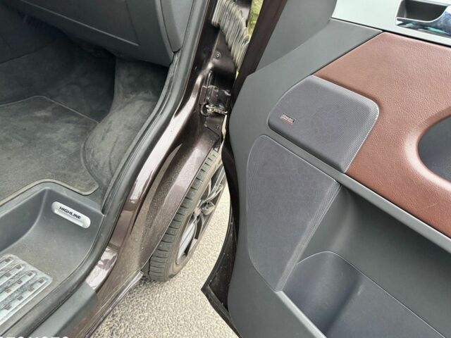 Коричневий Фольксваген Мультиван, об'ємом двигуна 2 л та пробігом 226 тис. км за 10200 $, фото 15 на Automoto.ua