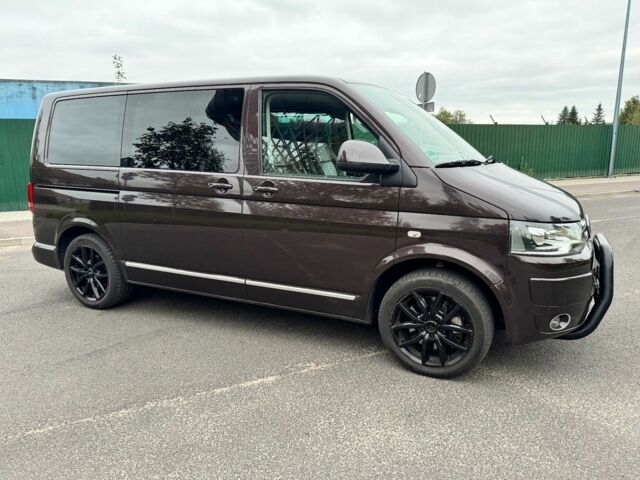 Коричневий Фольксваген Мультиван, об'ємом двигуна 2 л та пробігом 226 тис. км за 10200 $, фото 1 на Automoto.ua