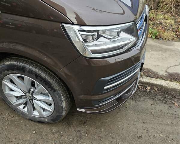 Коричневый Фольксваген Мультиван, объемом двигателя 2 л и пробегом 92 тыс. км за 59000 $, фото 4 на Automoto.ua