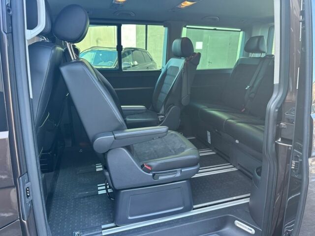 Коричневий Фольксваген Мультиван, об'ємом двигуна 2 л та пробігом 254 тис. км за 36900 $, фото 4 на Automoto.ua