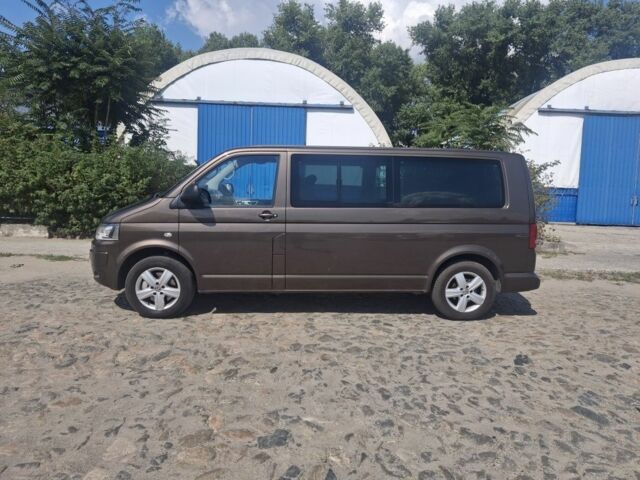 Коричневий Фольксваген Мультиван, об'ємом двигуна 2 л та пробігом 252 тис. км за 22000 $, фото 1 на Automoto.ua