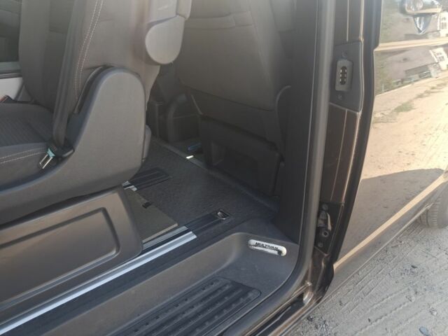 Коричневий Фольксваген Мультиван, об'ємом двигуна 2 л та пробігом 252 тис. км за 22000 $, фото 15 на Automoto.ua