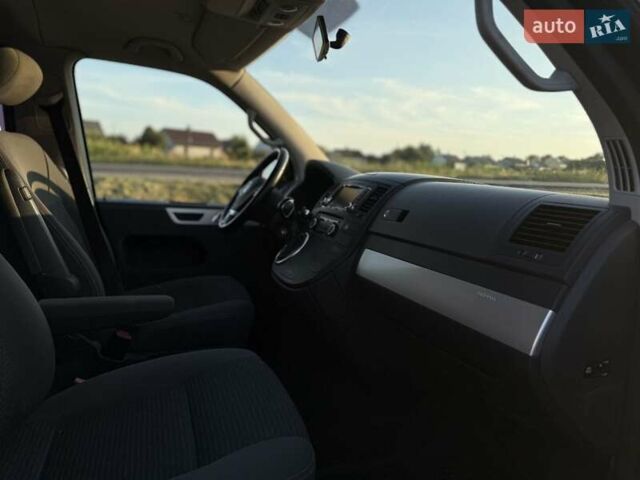 Червоний Фольксваген Мультиван, об'ємом двигуна 1.98 л та пробігом 217 тис. км за 18500 $, фото 2 на Automoto.ua