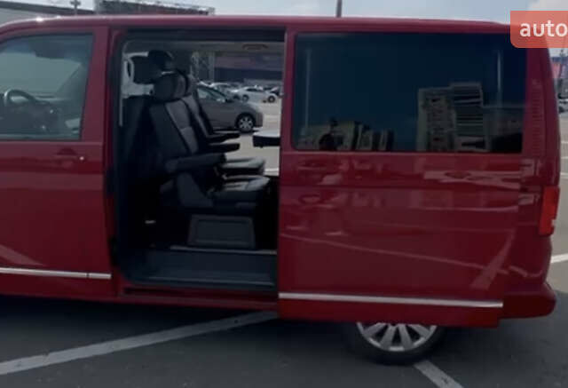 Красный Фольксваген Мультиван, объемом двигателя 1.97 л и пробегом 296 тыс. км за 23000 $, фото 2 на Automoto.ua