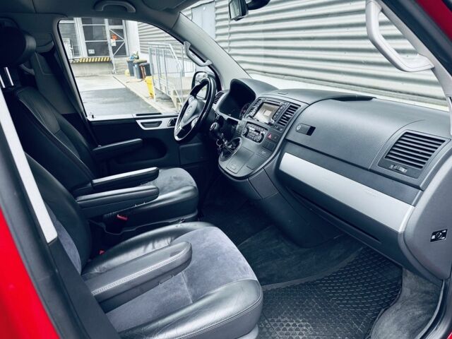 Червоний Фольксваген Мультиван, об'ємом двигуна 2 л та пробігом 203 тис. км за 8750 $, фото 19 на Automoto.ua