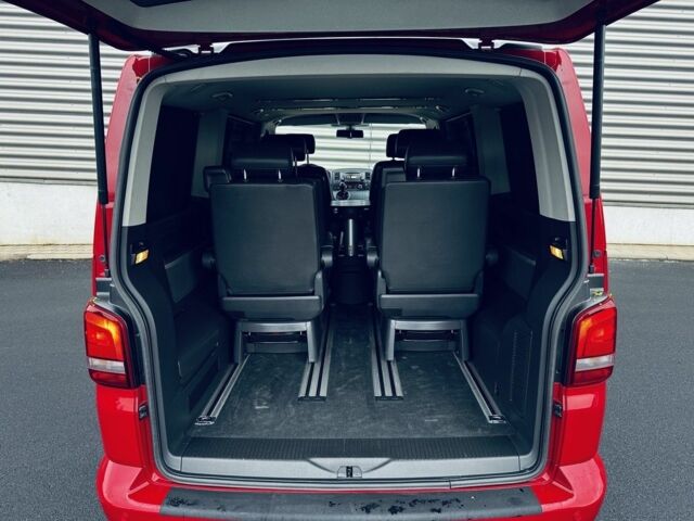 Червоний Фольксваген Мультиван, об'ємом двигуна 2 л та пробігом 203 тис. км за 8750 $, фото 12 на Automoto.ua