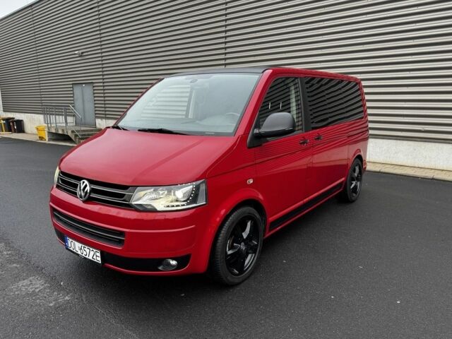 Червоний Фольксваген Мультиван, об'ємом двигуна 2 л та пробігом 203 тис. км за 8750 $, фото 2 на Automoto.ua