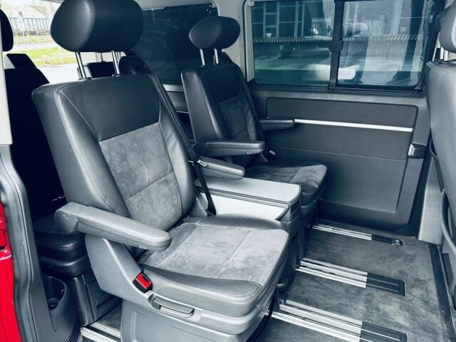 Червоний Фольксваген Мультиван, об'ємом двигуна 2 л та пробігом 203 тис. км за 8500 $, фото 18 на Automoto.ua