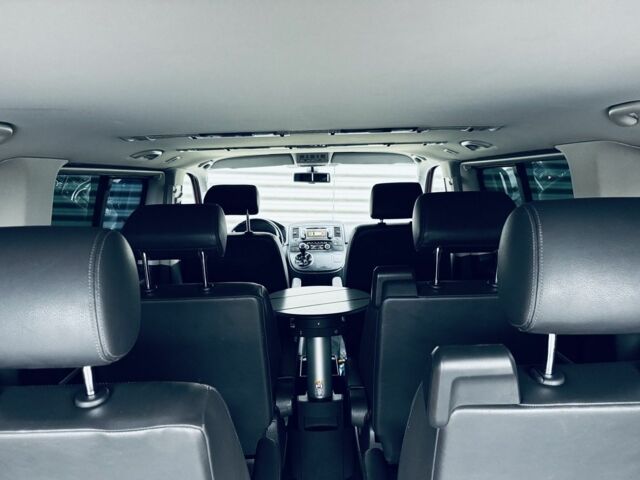 Червоний Фольксваген Мультиван, об'ємом двигуна 2 л та пробігом 203 тис. км за 8750 $, фото 20 на Automoto.ua