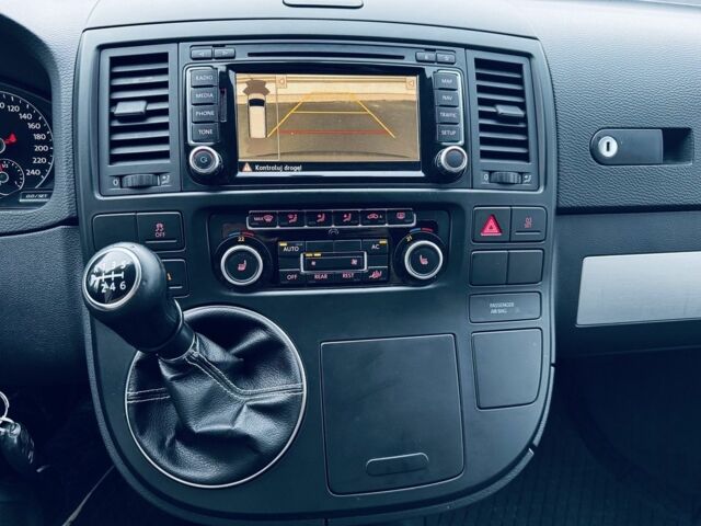 Червоний Фольксваген Мультиван, об'ємом двигуна 2 л та пробігом 203 тис. км за 8500 $, фото 22 на Automoto.ua