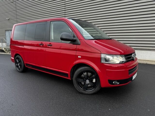 Червоний Фольксваген Мультиван, об'ємом двигуна 2 л та пробігом 203 тис. км за 8500 $, фото 3 на Automoto.ua