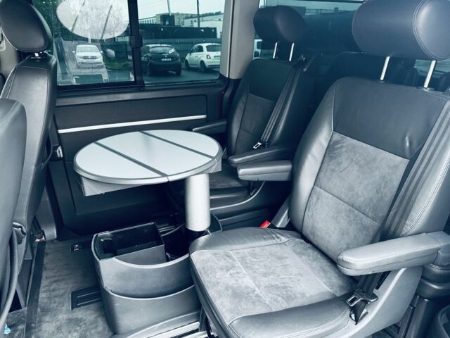 Червоний Фольксваген Мультиван, об'ємом двигуна 2 л та пробігом 203 тис. км за 8750 $, фото 15 на Automoto.ua