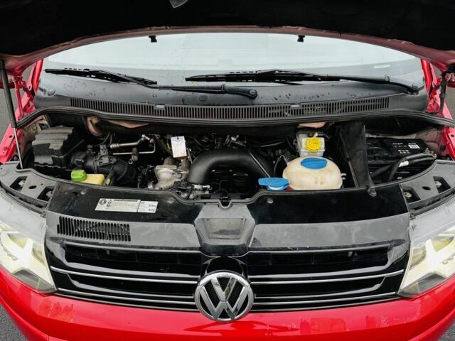 Червоний Фольксваген Мультиван, об'ємом двигуна 2 л та пробігом 203 тис. км за 8750 $, фото 23 на Automoto.ua