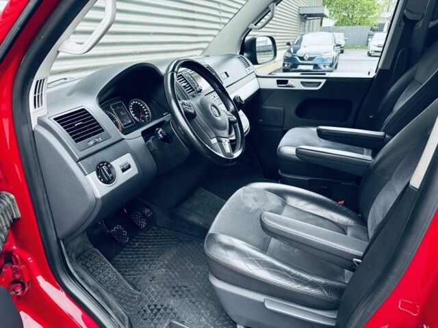 Червоний Фольксваген Мультиван, об'ємом двигуна 2 л та пробігом 203 тис. км за 8500 $, фото 14 на Automoto.ua