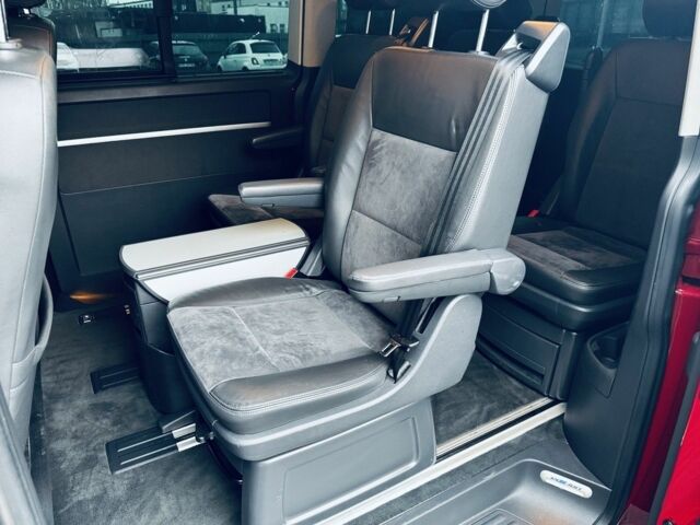 Червоний Фольксваген Мультиван, об'ємом двигуна 2 л та пробігом 203 тис. км за 8750 $, фото 17 на Automoto.ua