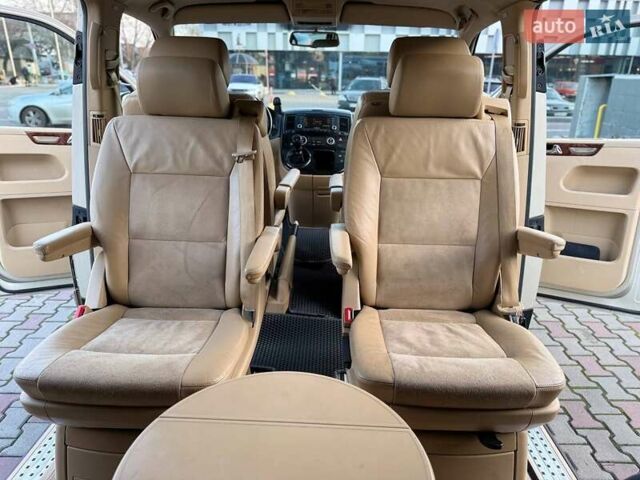 Жовтий Фольксваген Мультиван, об'ємом двигуна 2.5 л та пробігом 370 тис. км за 10999 $, фото 13 на Automoto.ua