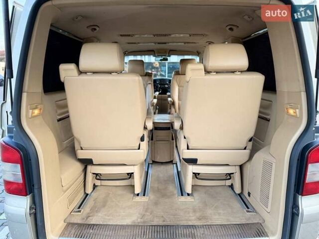 Жовтий Фольксваген Мультиван, об'ємом двигуна 2.5 л та пробігом 370 тис. км за 10999 $, фото 22 на Automoto.ua