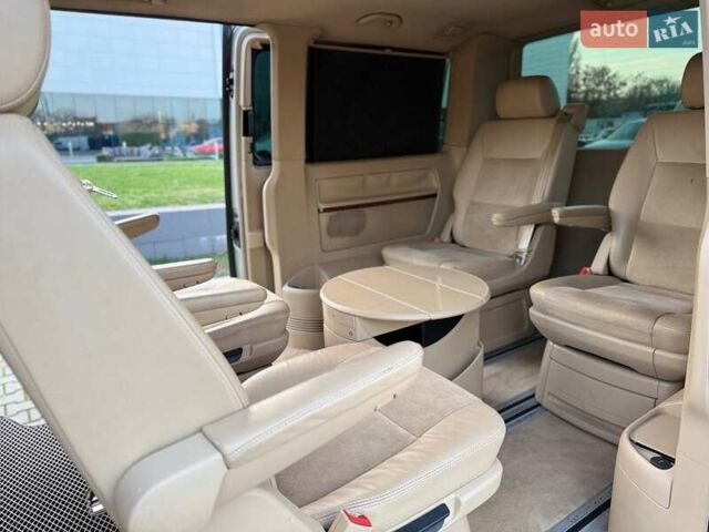 Жовтий Фольксваген Мультиван, об'ємом двигуна 2.5 л та пробігом 370 тис. км за 10999 $, фото 27 на Automoto.ua