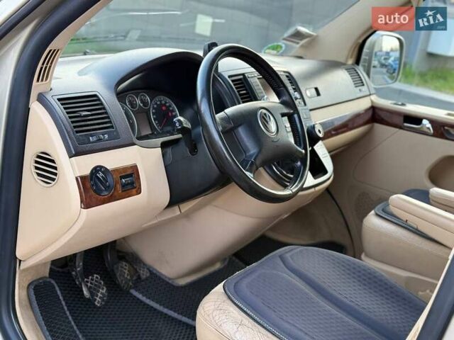 Жовтий Фольксваген Мультиван, об'ємом двигуна 2.5 л та пробігом 370 тис. км за 10999 $, фото 9 на Automoto.ua