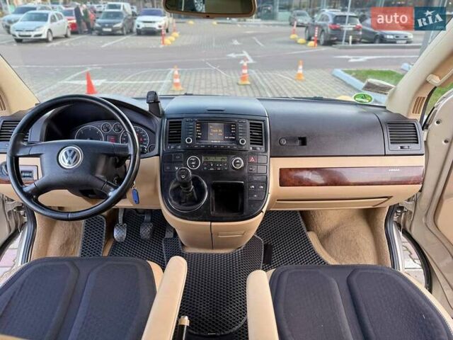 Жовтий Фольксваген Мультиван, об'ємом двигуна 2.5 л та пробігом 370 тис. км за 10999 $, фото 12 на Automoto.ua