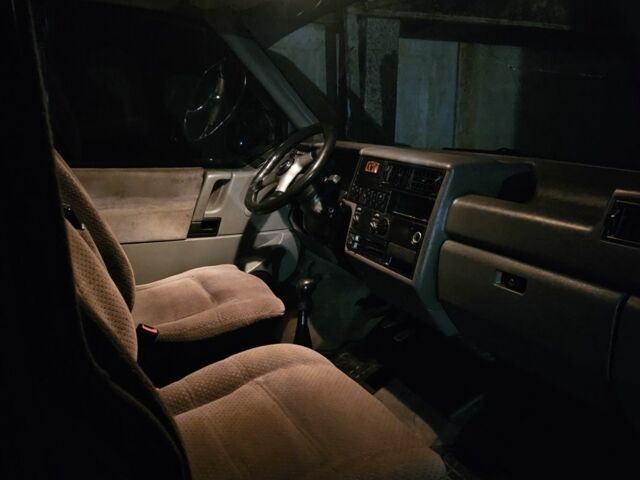 Серый Фольксваген Мультиван, объемом двигателя 0 л и пробегом 500 тыс. км за 8000 $, фото 1 на Automoto.ua