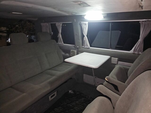 Серый Фольксваген Мультиван, объемом двигателя 0 л и пробегом 500 тыс. км за 8000 $, фото 2 на Automoto.ua