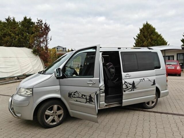 Серый Фольксваген Мультиван, объемом двигателя 2.5 л и пробегом 270 тыс. км за 4200 $, фото 4 на Automoto.ua