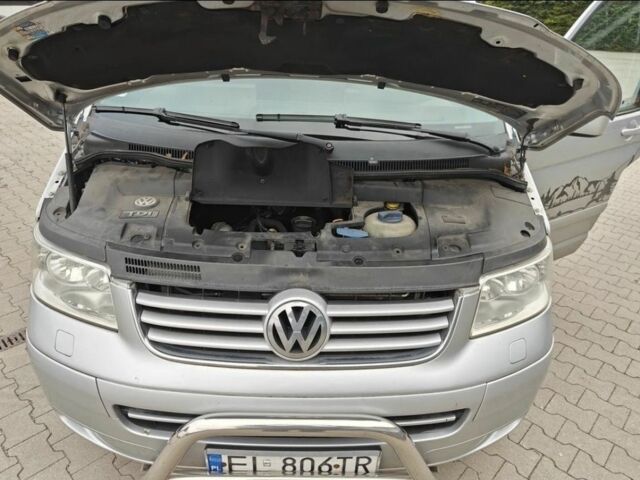 Серый Фольксваген Мультиван, объемом двигателя 2.5 л и пробегом 270 тыс. км за 4200 $, фото 5 на Automoto.ua