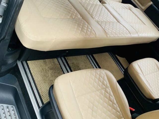 Серый Фольксваген Мультиван, объемом двигателя 2 л и пробегом 164 тыс. км за 32900 $, фото 3 на Automoto.ua