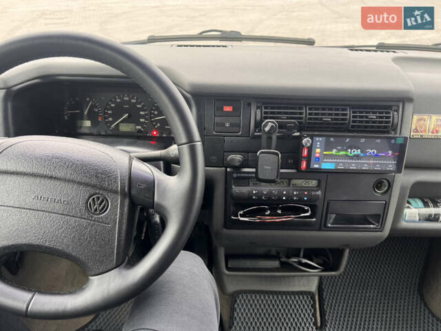 Сірий Фольксваген Мультиван, об'ємом двигуна 2.5 л та пробігом 498 тис. км за 9100 $, фото 5 на Automoto.ua