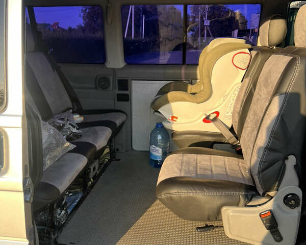 Сірий Фольксваген Мультиван, об'ємом двигуна 2.5 л та пробігом 498 тис. км за 9100 $, фото 15 на Automoto.ua