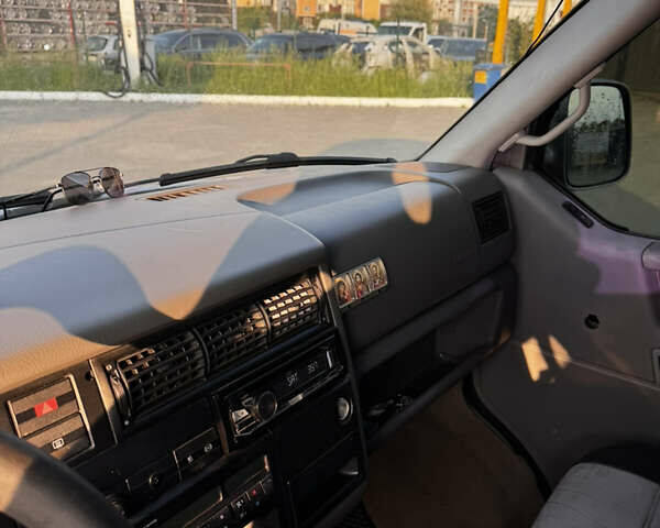 Сірий Фольксваген Мультиван, об'ємом двигуна 2.46 л та пробігом 470 тис. км за 6900 $, фото 10 на Automoto.ua