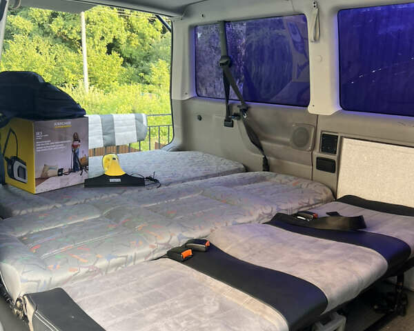 Сірий Фольксваген Мультиван, об'ємом двигуна 2.5 л та пробігом 498 тис. км за 9100 $, фото 21 на Automoto.ua