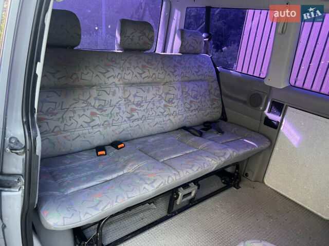 Сірий Фольксваген Мультиван, об'ємом двигуна 2.5 л та пробігом 498 тис. км за 9100 $, фото 20 на Automoto.ua